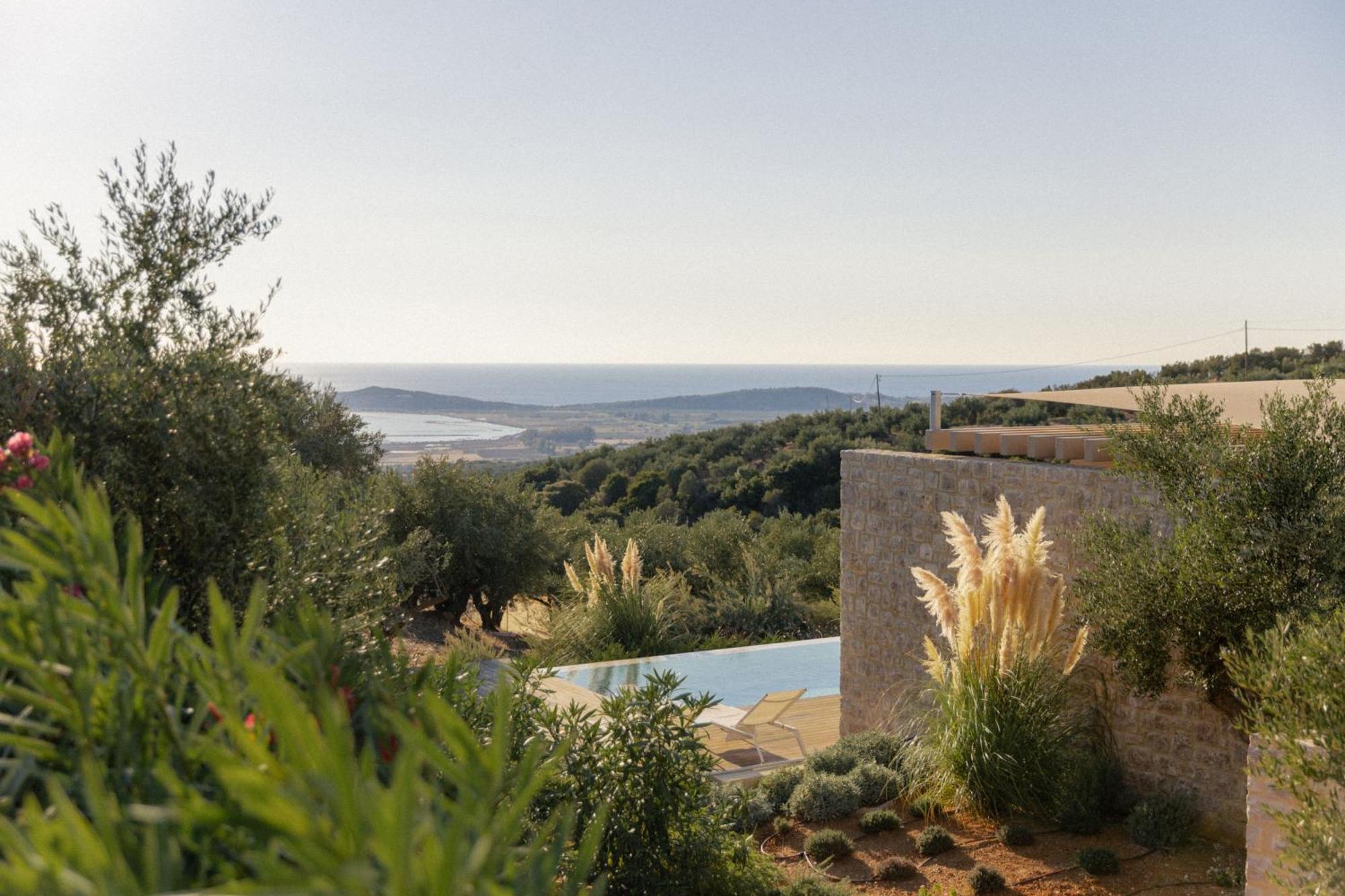 Messinian Nest Villa เกียโลวา ภายนอก รูปภาพ